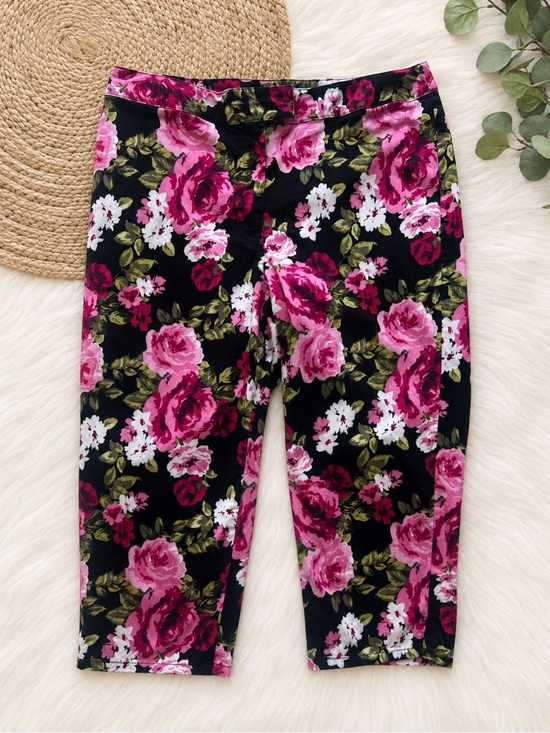 St. John's Bay Pants - St. John’s Bay 16P Petite Floral Rose Cropped Pants Stretch Cotton Pink Black